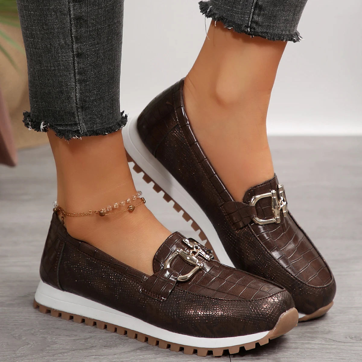 Momsis 2024 Women Flat Cloth Stylish Light Durable Breathable Casual Shoes Slip-On Trend Classic Spring Women Metal Decoration Sneakers