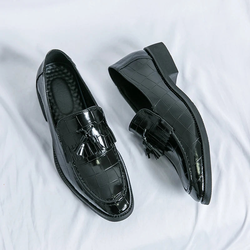 Maxy Classic Men's Casual Loafers Driving Shoes Moccasin Fashion Male Comfortable Slip-On Leather Shoes Men Green Tassel Dress Shoes