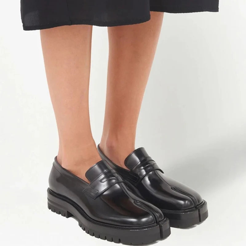 Maxy New Tabi Flats Women Slip-On Lazy Loafers Women Patent Leather Tabi Shoes Platform Shoes Woman Loafers Split Toe Pig Hoof Shoes