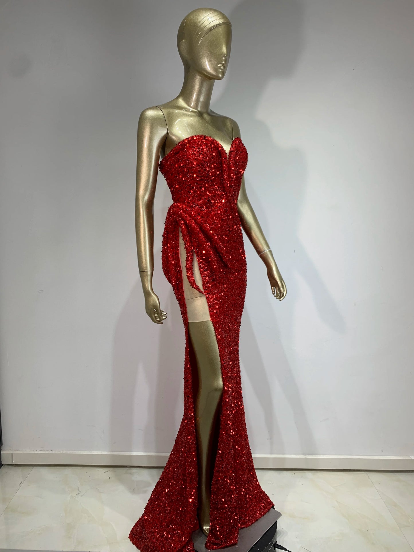 Maxy Luxury Prom Gowns Women Ready Dress Elegant Red Strapless Sequins Open Leg Long Glitter Celebrity Evening Party Dresses