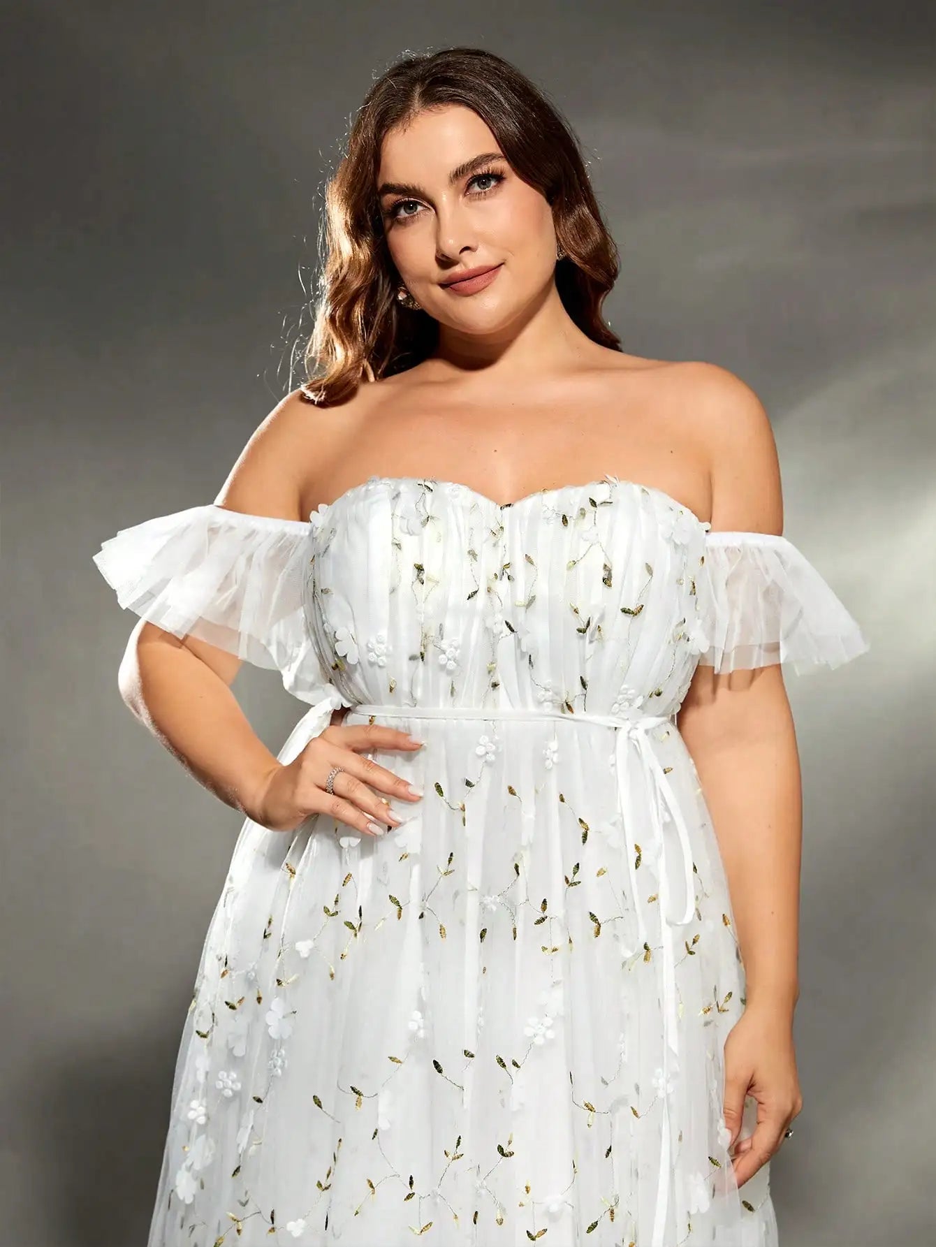 Macy plus size  Line collar three-dimensional embroidered retraction mesh big swing wedding dress Evening gown ball dress