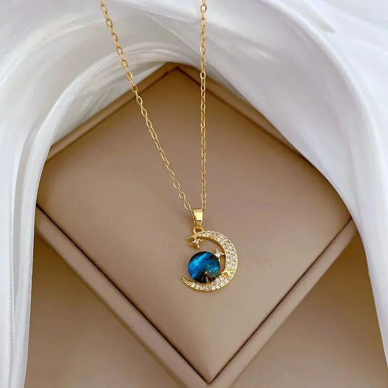 Maxy Fashionable Pendant Necklaces for Both Men and Women, Suitable for Daily and Party Wear, Couple's Necklace