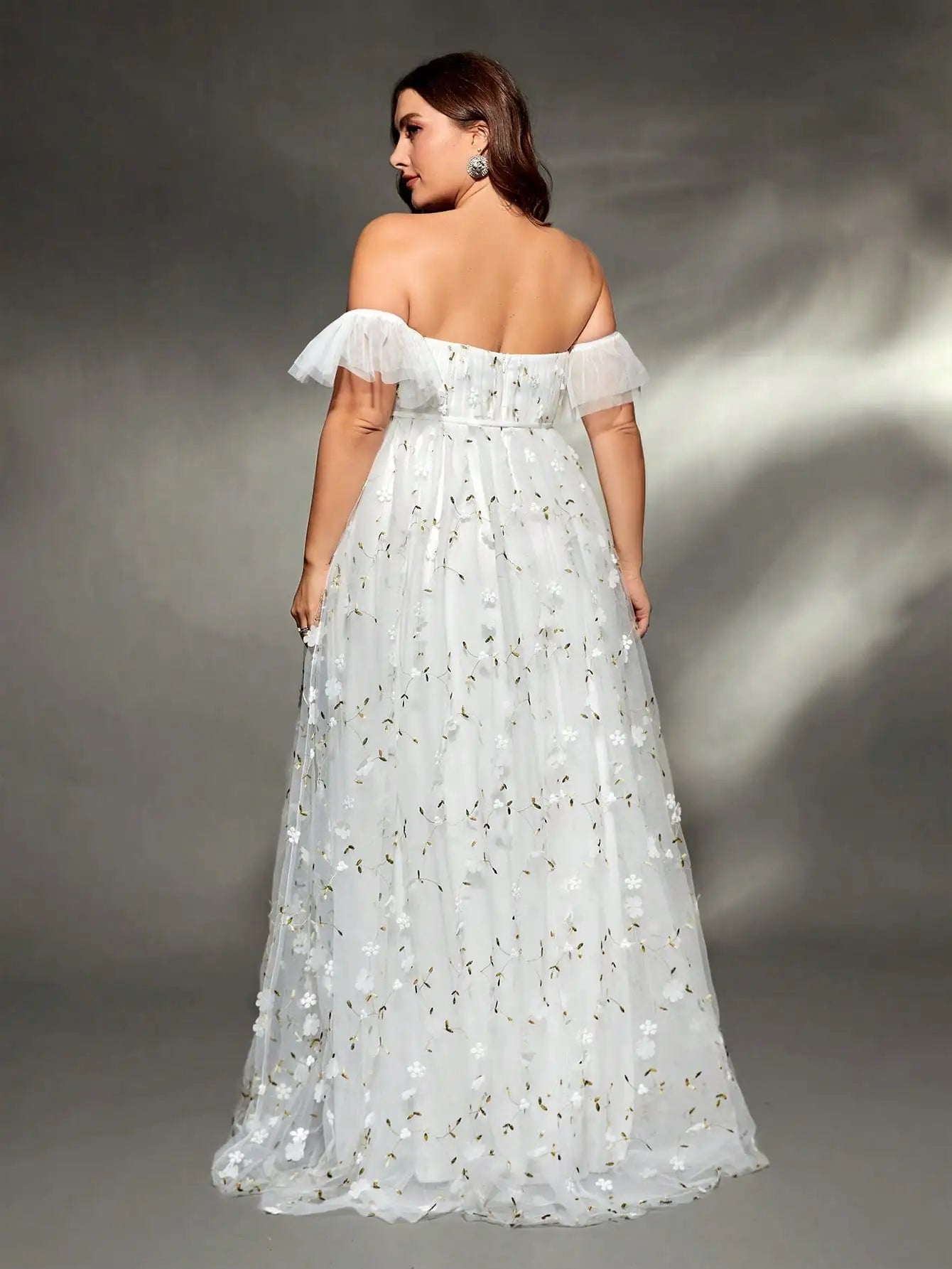 Macy plus size  Line collar three-dimensional embroidered retraction mesh big swing wedding dress Evening gown ball dress