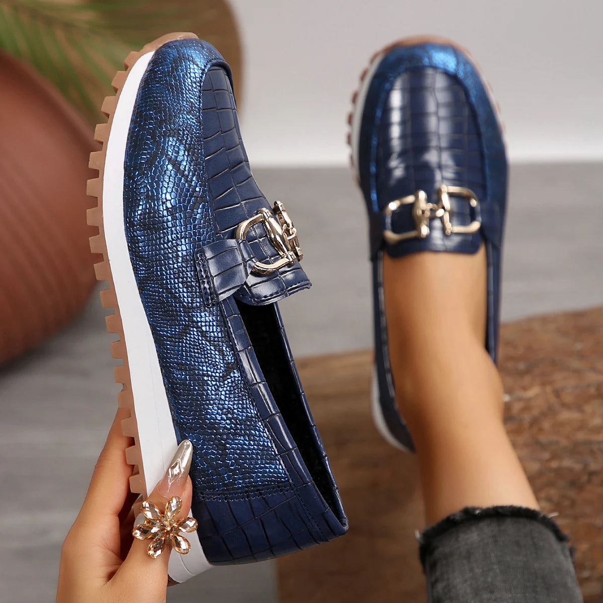 Momsis 2024 Women Flat Cloth Stylish Light Durable Breathable Casual Shoes Slip-On Trend Classic Spring Women Metal Decoration Sneakers