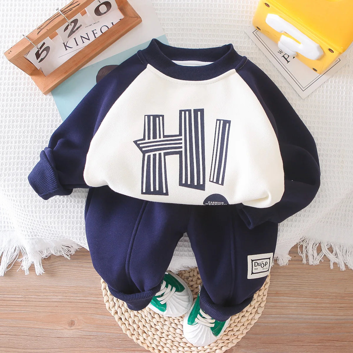 Toddler Outfits for Boys Girls Autumn Winter Fashion Velvet Splice Letter Printed Long Sleeve Sweater Pants Kids Two Piece Set