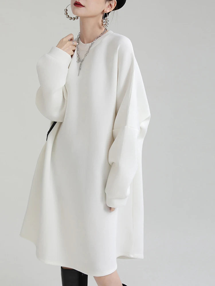 Maxy [EAM] Women White Big Size Shaped Long Dress New Round Neck Long Sleeve Loose Fit Fashion Tide Spring Autumn 1DE4098