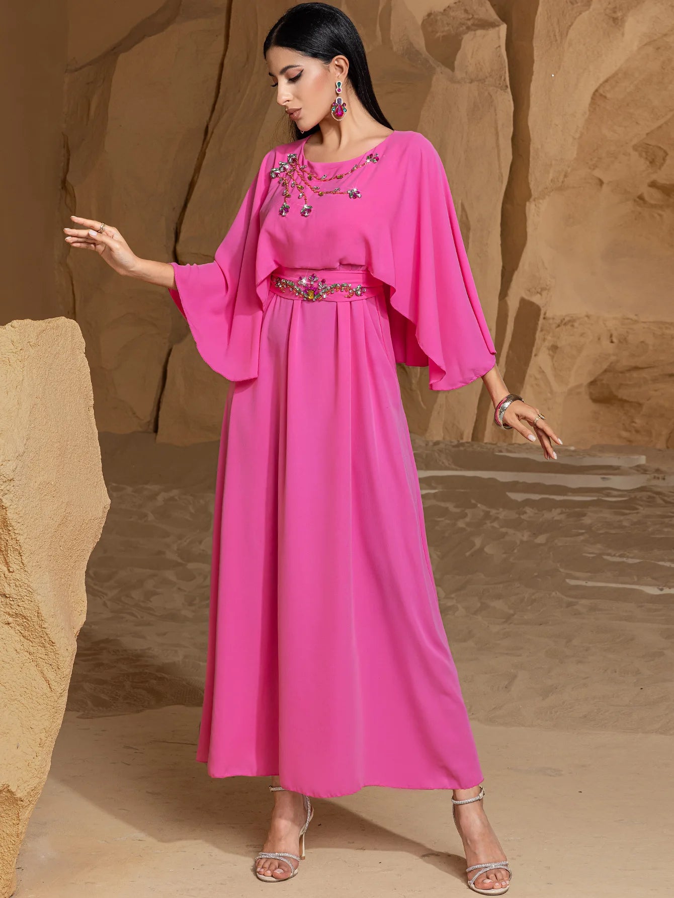 Maxy solid-color shawl dress from Dubai and Turkey, and a high-end beaded fashionable dress from Saudi Arabia. S-XXL