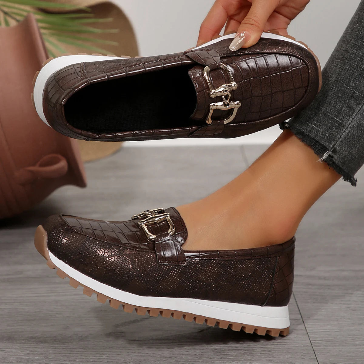 Momsis 2024 Women Flat Cloth Stylish Light Durable Breathable Casual Shoes Slip-On Trend Classic Spring Women Metal Decoration Sneakers