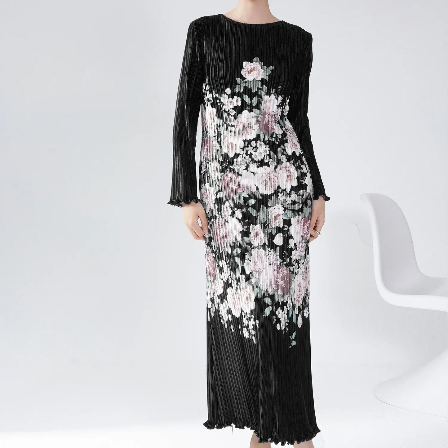 Maxy Autumn Women's Premium Miyake Floral Print Round-Neck Loose Dress Elegant & Versatile Maxy Dress for Mature Chic
