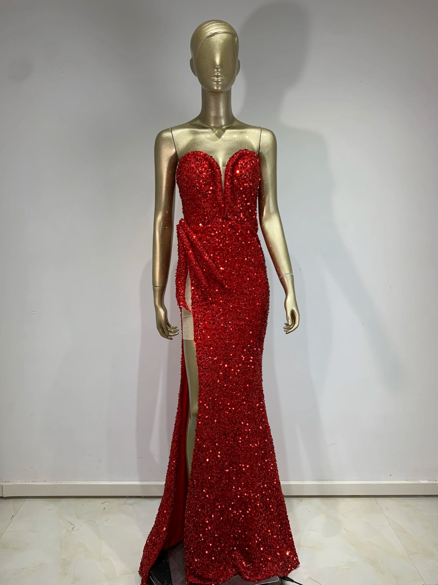 Maxy Luxury Prom Gowns Women Ready Dress Elegant Red Strapless Sequins Open Leg Long Glitter Celebrity Evening Party Dresses