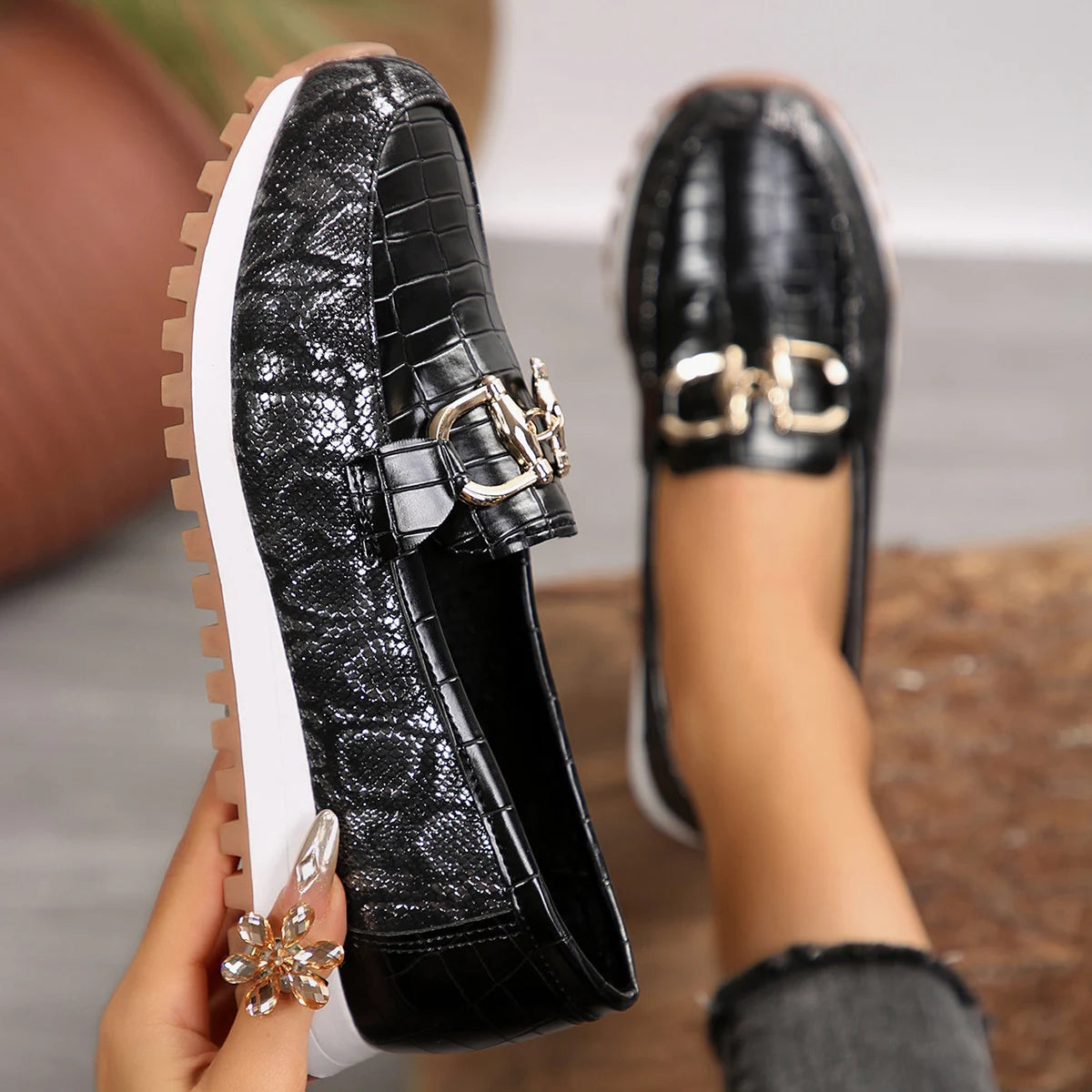 Momsis 2024 Women Flat Cloth Stylish Light Durable Breathable Casual Shoes Slip-On Trend Classic Spring Women Metal Decoration Sneakers