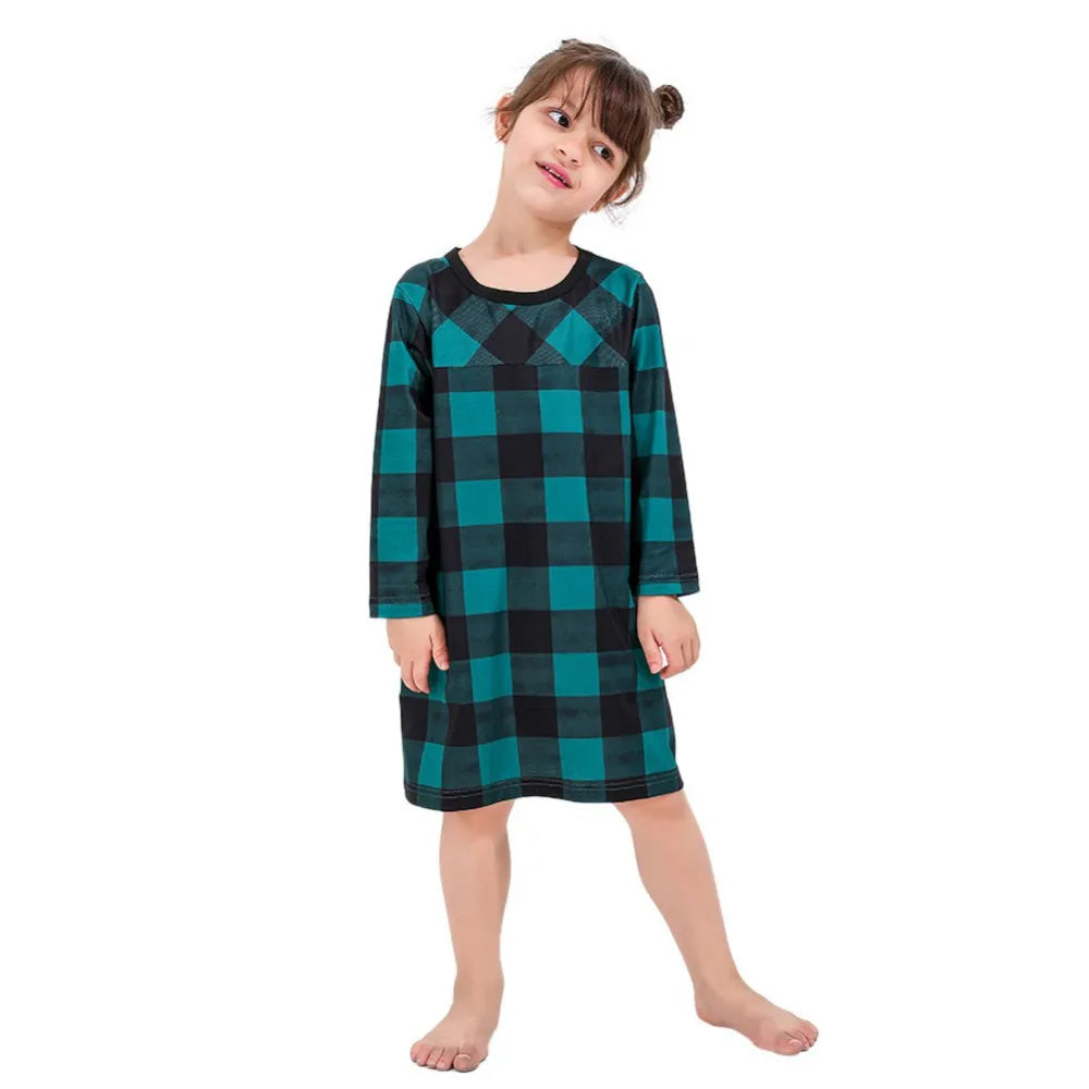 Maxy Cute Green Plaid Family Matching Christmas Pajamas Sets Cute Holiday Outfits for Kids & Parents