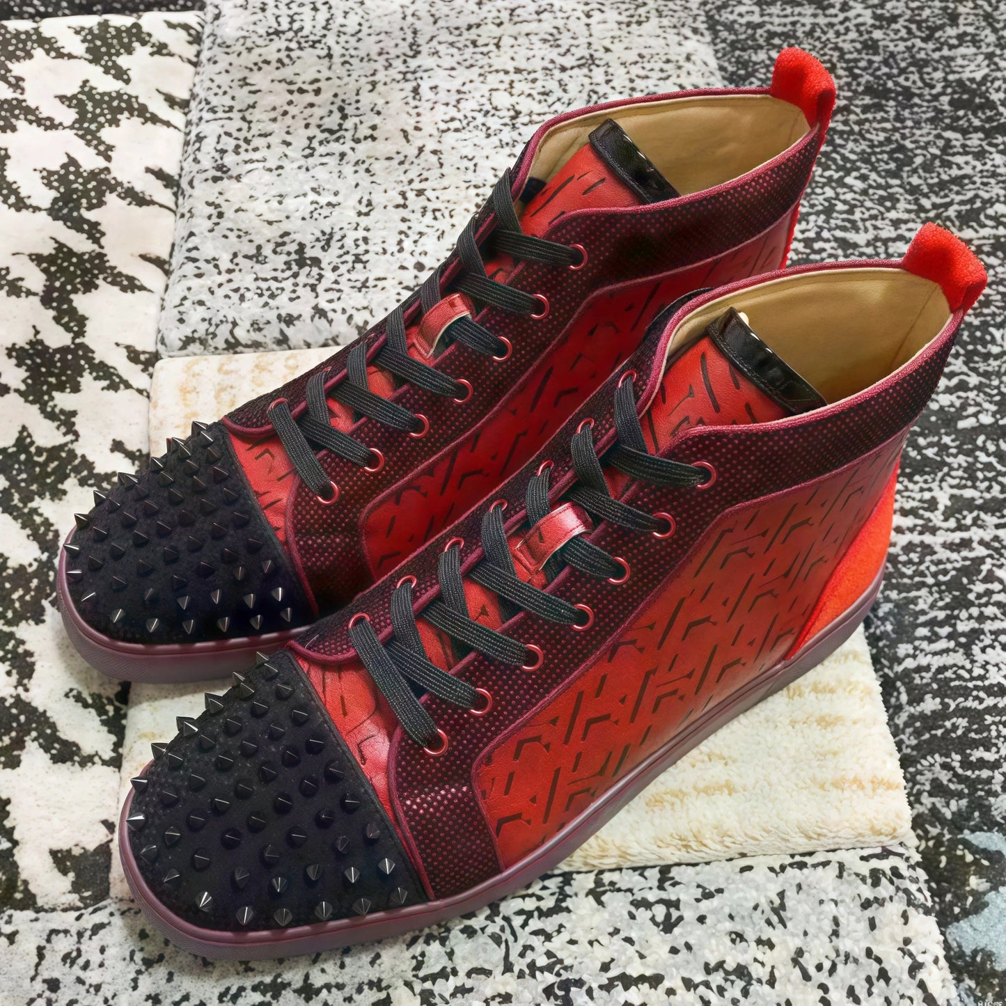 Visco Designer Style High-Top Sneakers Man Red Leather Black Rivets Mens Casual Sports Shoes Letters Red Sole flats High Quality