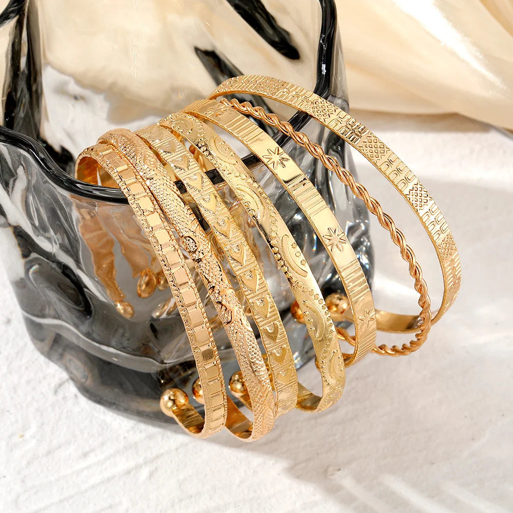 Maxy 7 Pcs/Set Punk Gold Color Bracelets for Women Streetwear Goth Heart Prints Metal Design Open Bangle Fashion Jewelry Gifts 2024