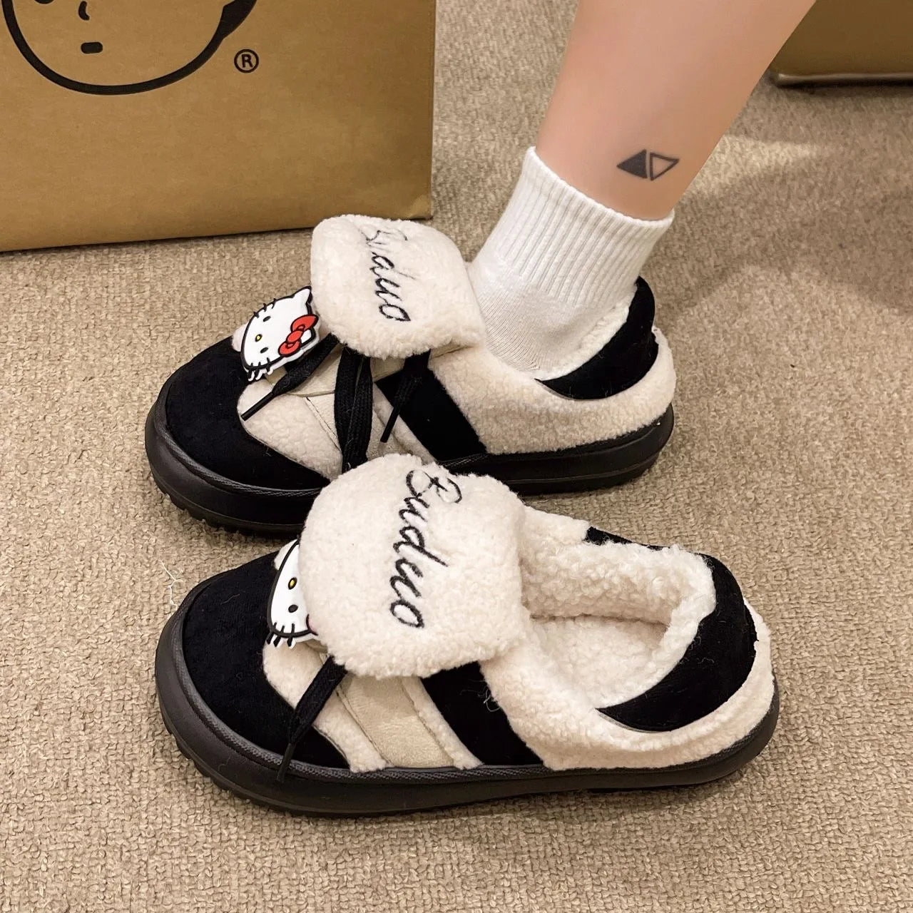 Maxy Velcro strap lamb wool sports cotton shoes Hello Kitty women's winter velvet new warm bread shoes women's casual shoes