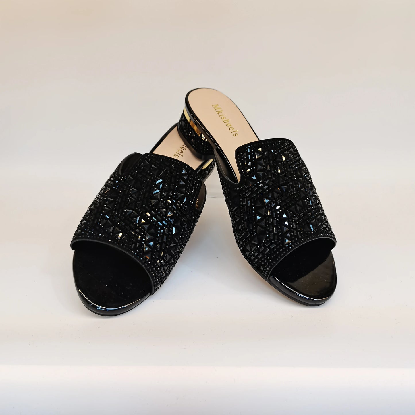 Maxy New Classic Design Women's Rhinestone Sandals Italian Style Lady Slippers Low Heel Lady Comfy Sandals for Party Daily F4-1213-1