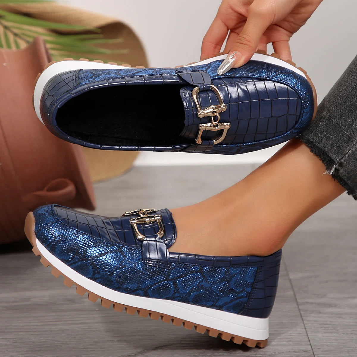 Momsis 2024 Women Flat Cloth Stylish Light Durable Breathable Casual Shoes Slip-On Trend Classic Spring Women Metal Decoration Sneakers