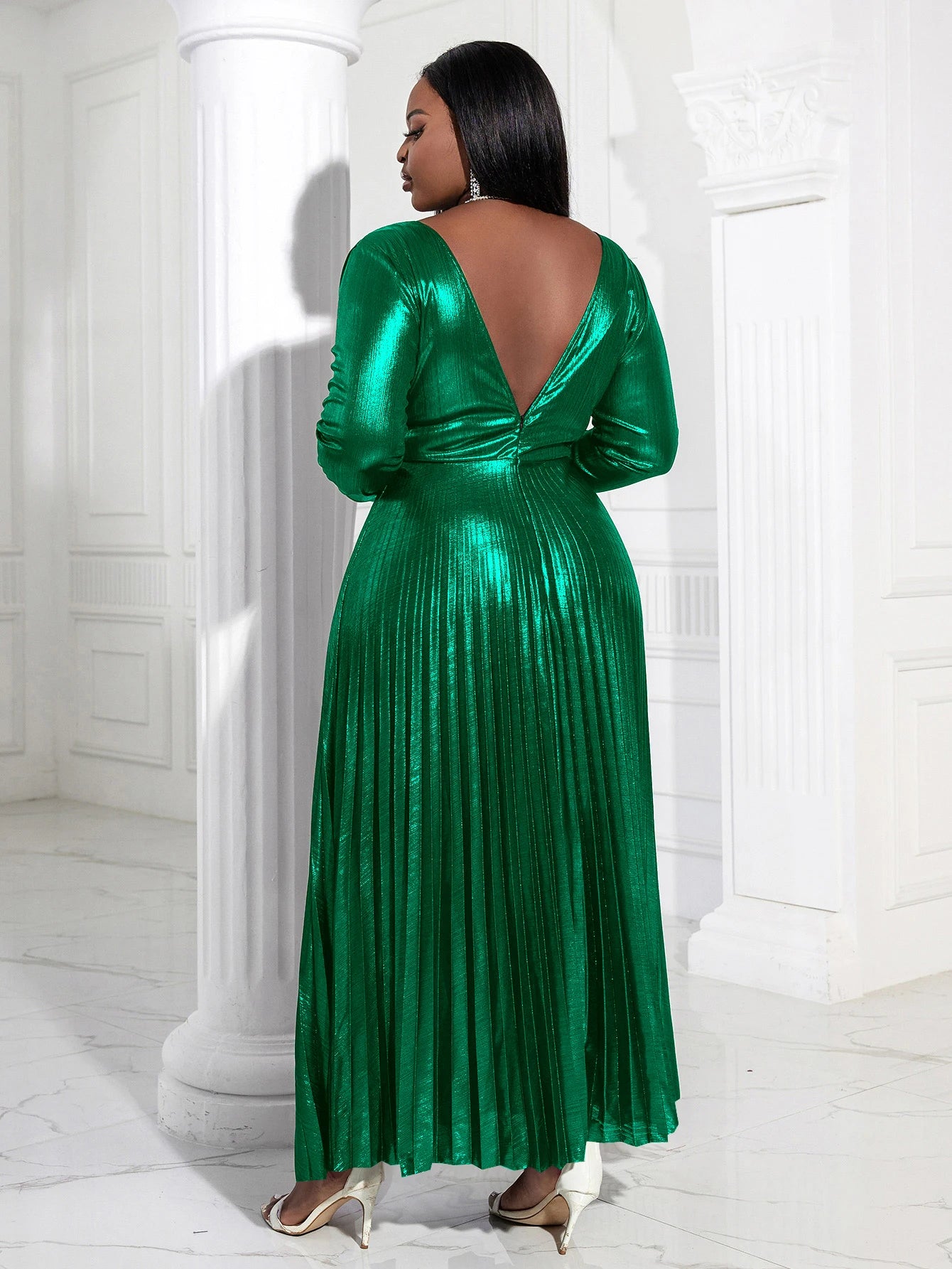 Sparkly Evening Dresses Plus Size Women Long Sleeve Deep V Neck Pleated Dress Luxury Metallic Shimmer Backless Prom Party Gown