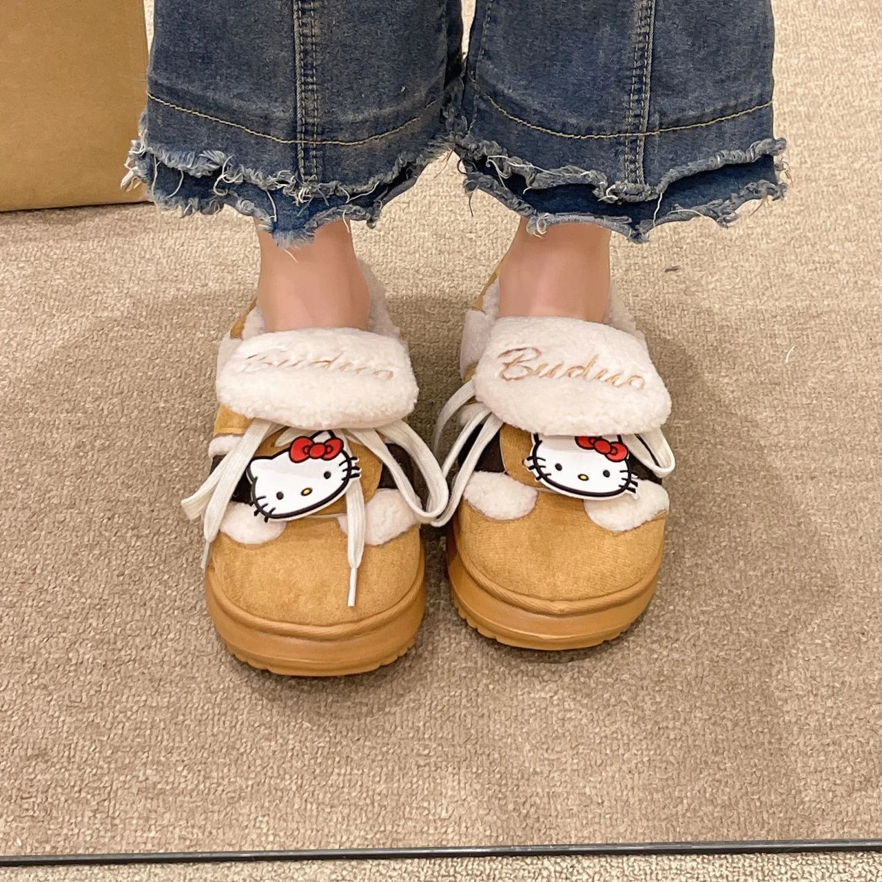 Maxy Velcro strap lamb wool sports cotton shoes Hello Kitty women's winter velvet new warm bread shoes women's casual shoes