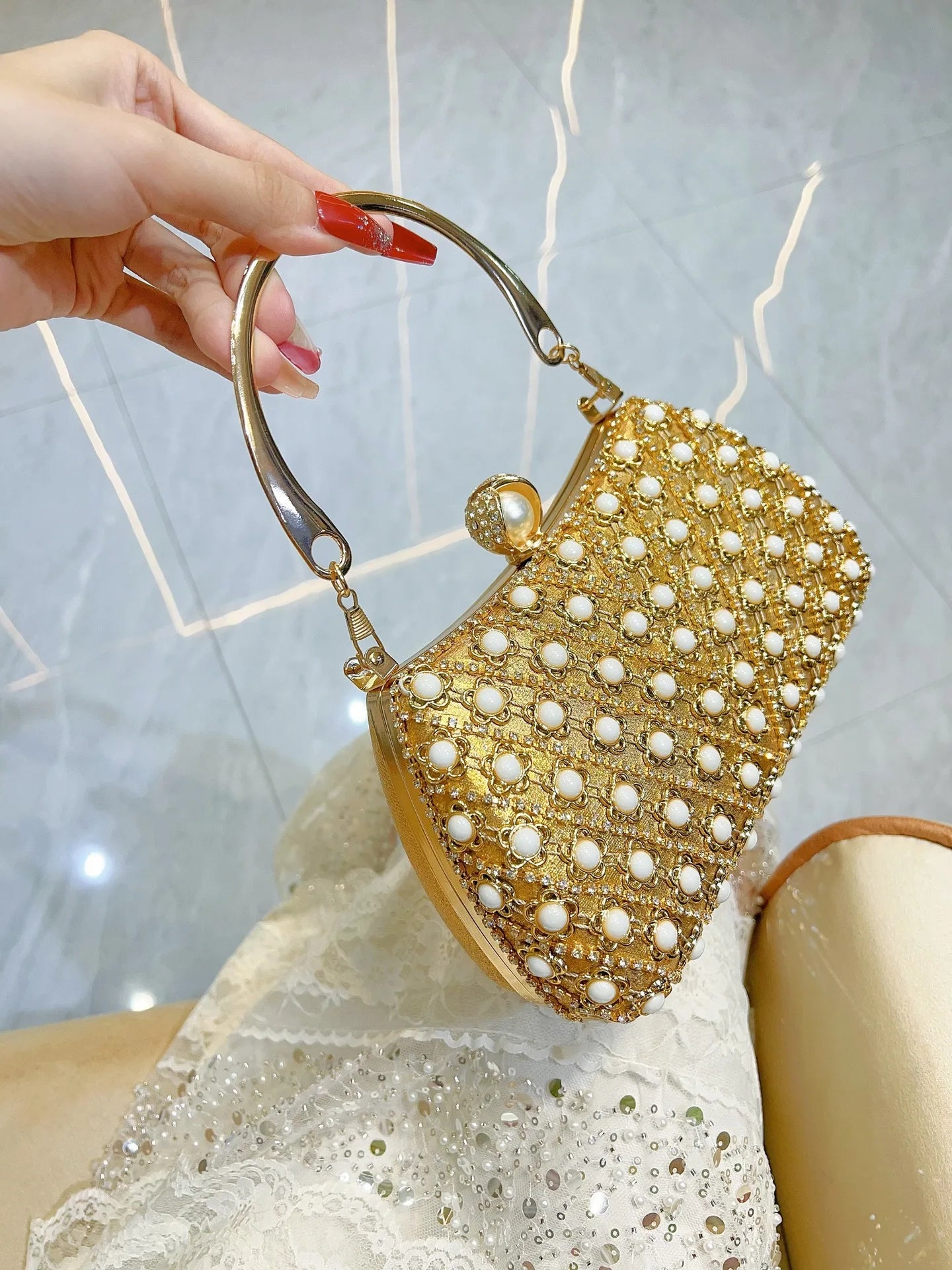 Maxy Luxurious Pearl Clutch Bags Women Shiny Crystal Diamond Evening Bags Metal Decorative Chain Banquet Handbags Shoulder Bags