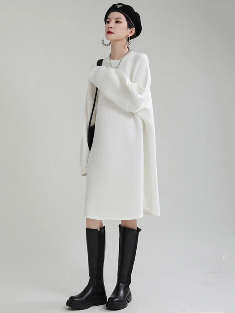 Maxy [EAM] Women White Big Size Shaped Long Dress New Round Neck Long Sleeve Loose Fit Fashion Tide Spring Autumn 1DE4098