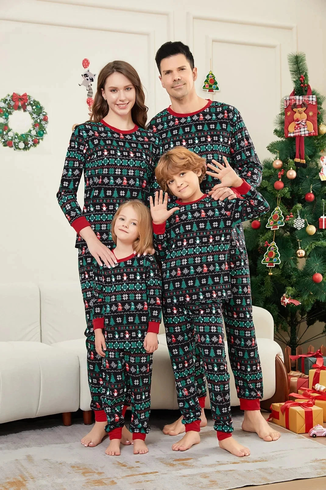 New 2024 Family Christmas Matching Outfits Allover Print Pajamas Women Men Boys Girls Clothing Set Baby Dog Romper Pjs Xmas Look