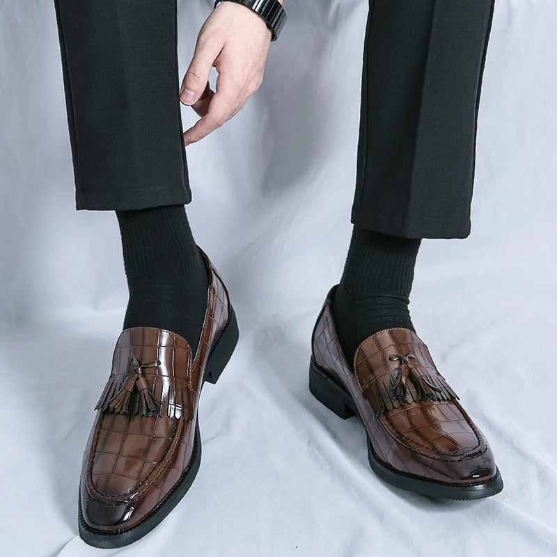 Maxy Classic Men's Casual Loafers Driving Shoes Moccasin Fashion Male Comfortable Slip-On Leather Shoes Men Green Tassel Dress Shoes