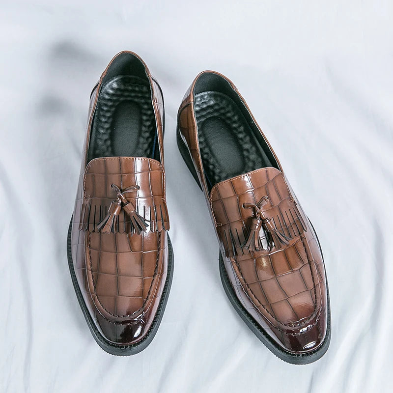 Maxy Classic Men's Casual Loafers Driving Shoes Moccasin Fashion Male Comfortable Slip-On Leather Shoes Men Green Tassel Dress Shoes