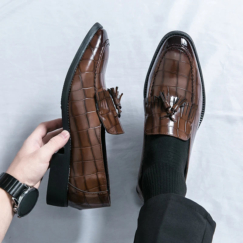 Maxy Classic Men's Casual Loafers Driving Shoes Moccasin Fashion Male Comfortable Slip-On Leather Shoes Men Green Tassel Dress Shoes