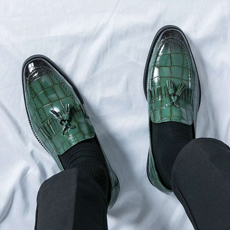 Maxy Classic Men's Casual Loafers Driving Shoes Moccasin Fashion Male Comfortable Slip-On Leather Shoes Men Green Tassel Dress Shoes