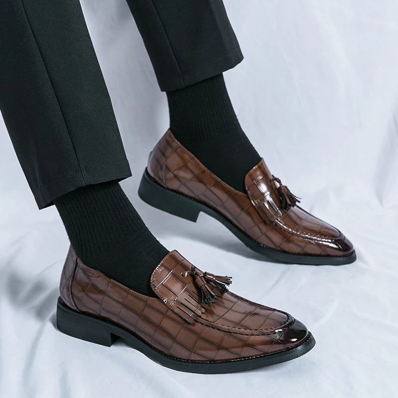 Maxy Classic Men's Casual Loafers Driving Shoes Moccasin Fashion Male Comfortable Slip-On Leather Shoes Men Green Tassel Dress Shoes