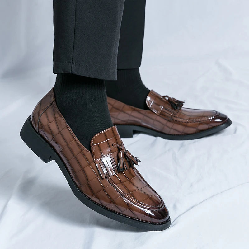 Maxy Classic Men's Casual Loafers Driving Shoes Moccasin Fashion Male Comfortable Slip-On Leather Shoes Men Green Tassel Dress Shoes