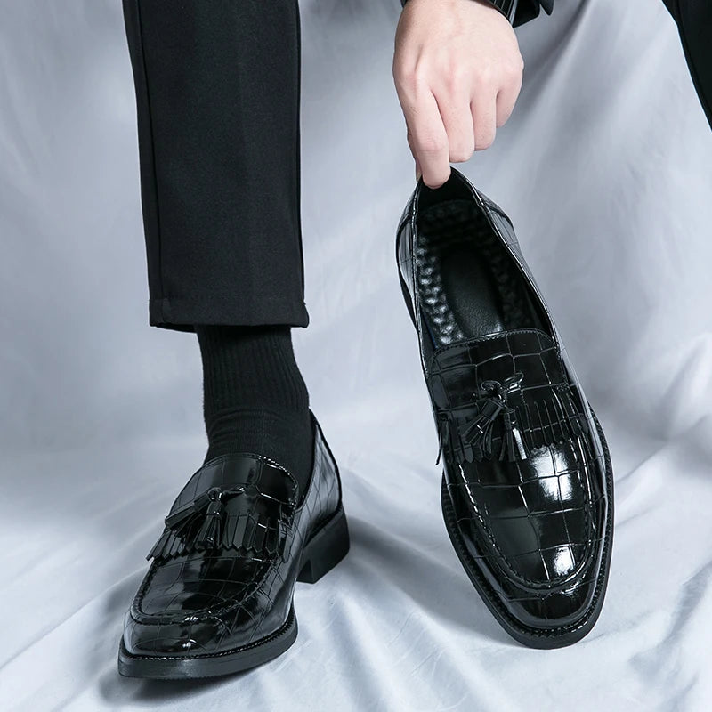 Maxy Classic Men's Casual Loafers Driving Shoes Moccasin Fashion Male Comfortable Slip-On Leather Shoes Men Green Tassel Dress Shoes