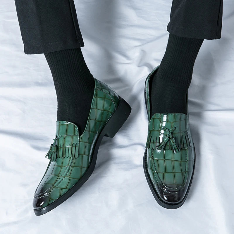 Maxy Classic Men's Casual Loafers Driving Shoes Moccasin Fashion Male Comfortable Slip-On Leather Shoes Men Green Tassel Dress Shoes