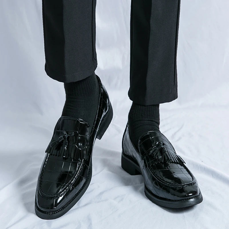 Maxy Classic Men's Casual Loafers Driving Shoes Moccasin Fashion Male Comfortable Slip-On Leather Shoes Men Green Tassel Dress Shoes