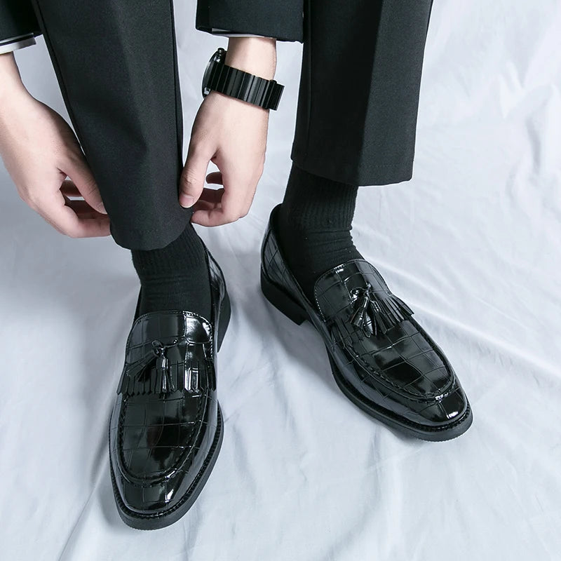 Maxy Classic Men's Casual Loafers Driving Shoes Moccasin Fashion Male Comfortable Slip-On Leather Shoes Men Green Tassel Dress Shoes