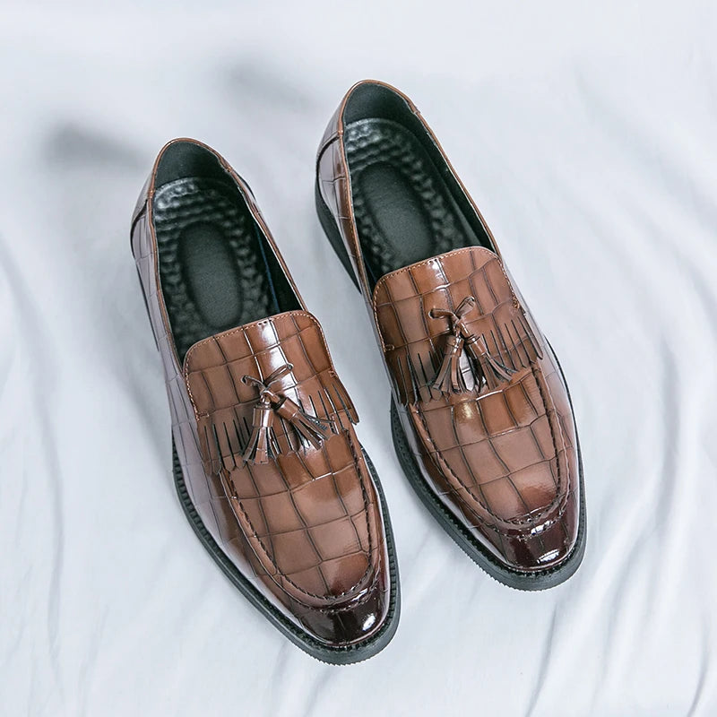 Maxy Classic Men's Casual Loafers Driving Shoes Moccasin Fashion Male Comfortable Slip-On Leather Shoes Men Green Tassel Dress Shoes