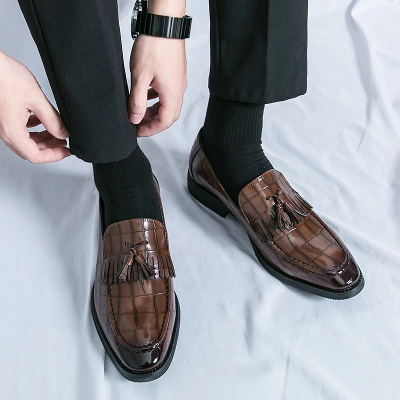 Maxy Classic Men's Casual Loafers Driving Shoes Moccasin Fashion Male Comfortable Slip-On Leather Shoes Men Green Tassel Dress Shoes