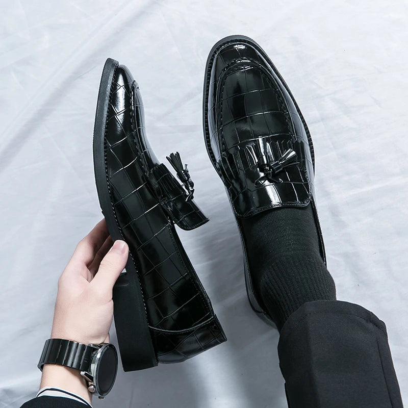 Maxy Classic Men's Casual Loafers Driving Shoes Moccasin Fashion Male Comfortable Slip-On Leather Shoes Men Green Tassel Dress Shoes