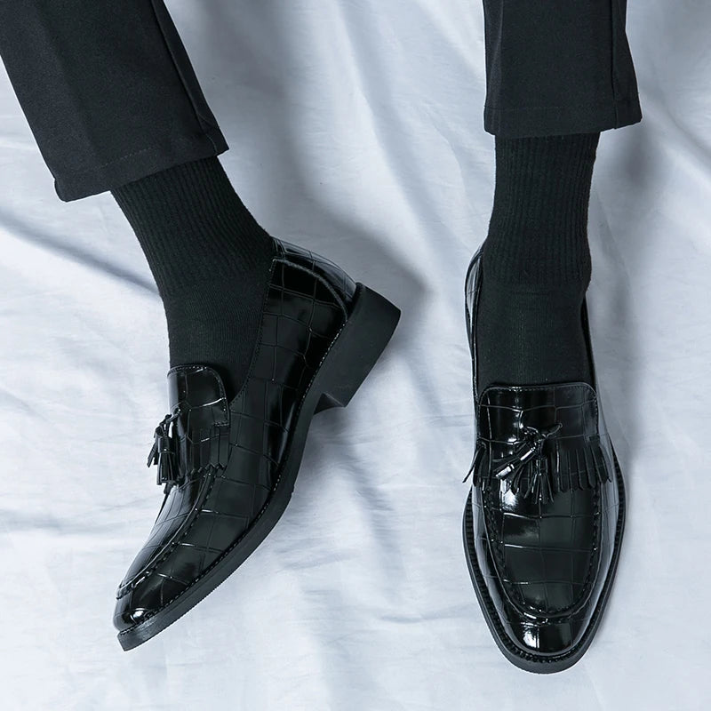 Maxy Classic Men's Casual Loafers Driving Shoes Moccasin Fashion Male Comfortable Slip-On Leather Shoes Men Green Tassel Dress Shoes