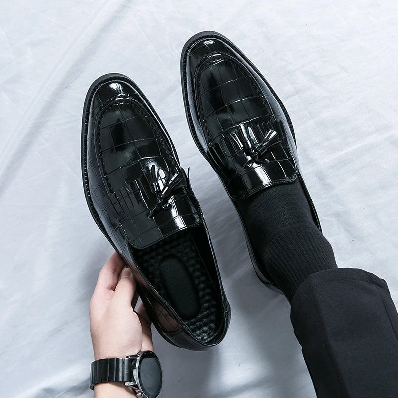 Maxy Classic Men's Casual Loafers Driving Shoes Moccasin Fashion Male Comfortable Slip-On Leather Shoes Men Green Tassel Dress Shoes