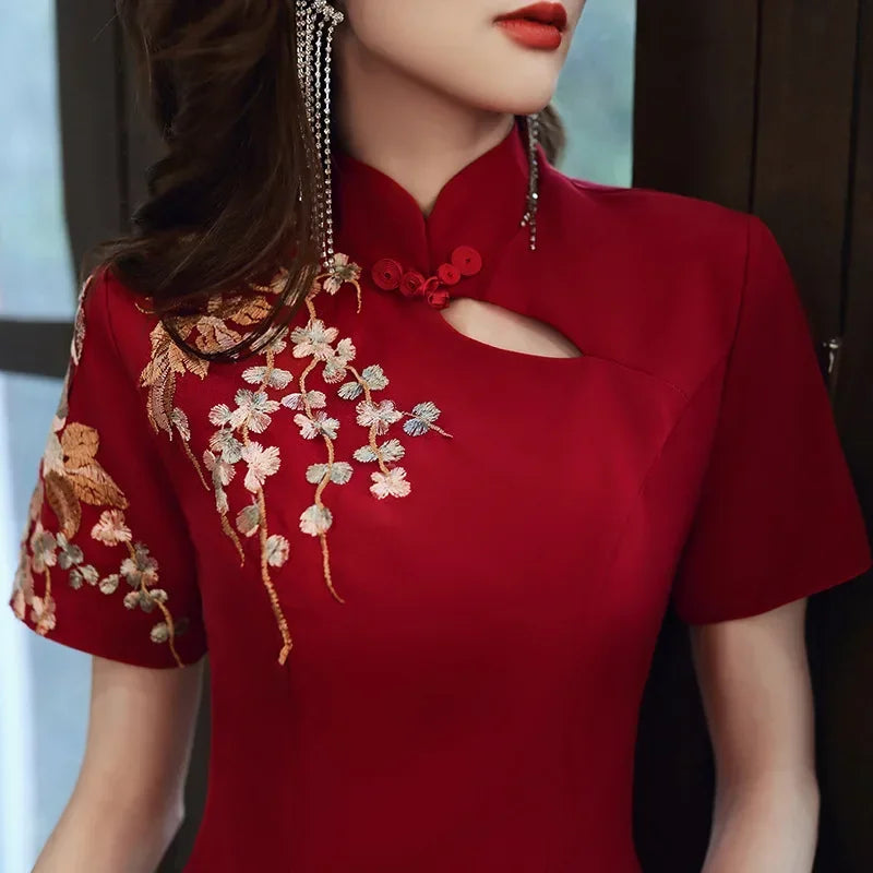 Vintage Red Bride Wedding Qipao Novelty Luxury Embroidery Elegant Dress Short Sleeve A-Line Lady Party Gowns