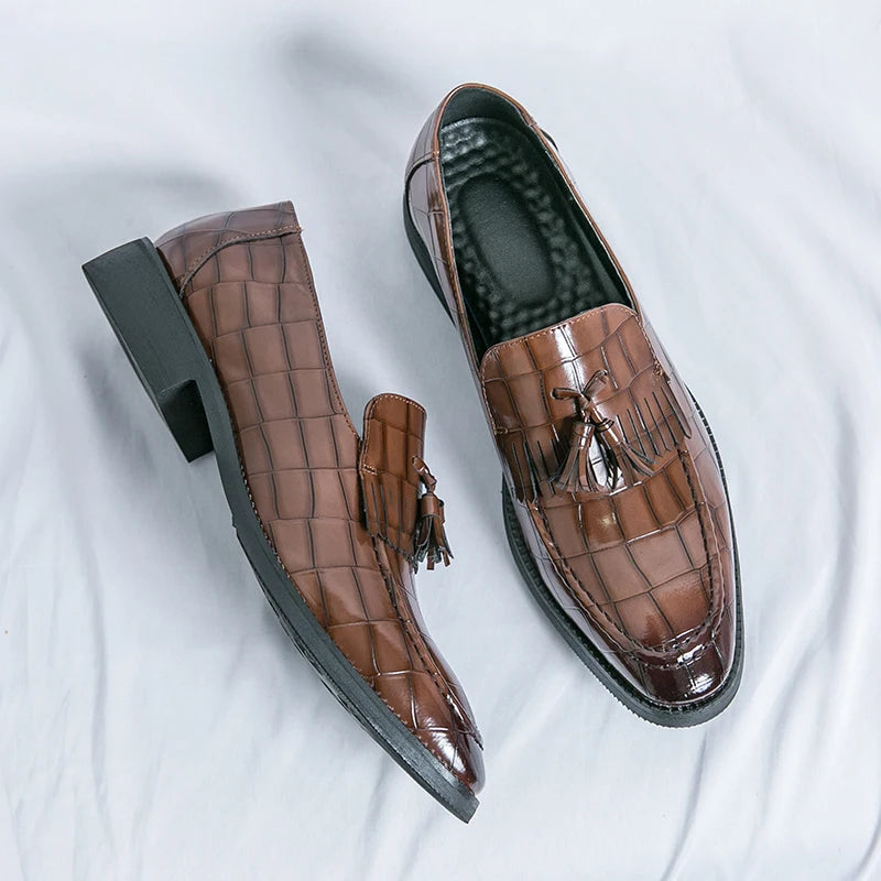 Maxy Classic Men's Casual Loafers Driving Shoes Moccasin Fashion Male Comfortable Slip-On Leather Shoes Men Green Tassel Dress Shoes