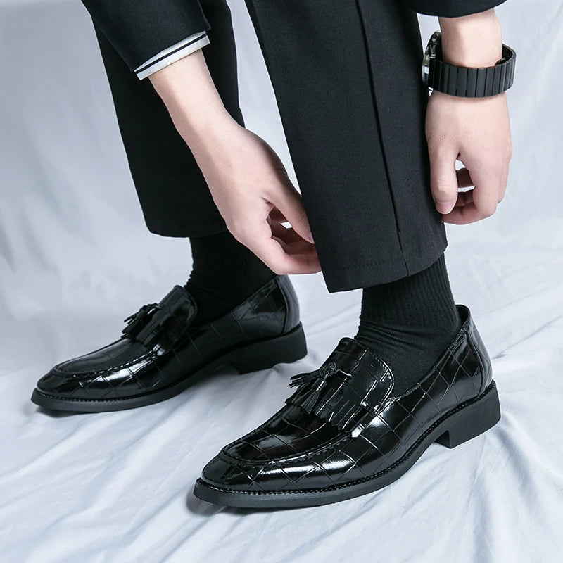 Maxy Classic Men's Casual Loafers Driving Shoes Moccasin Fashion Male Comfortable Slip-On Leather Shoes Men Green Tassel Dress Shoes