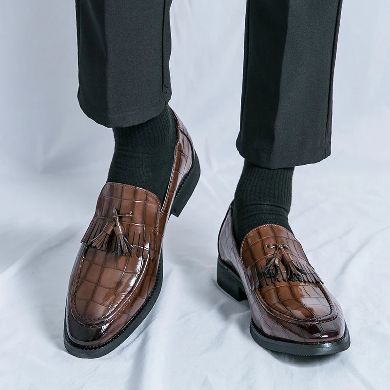 Maxy Classic Men's Casual Loafers Driving Shoes Moccasin Fashion Male Comfortable Slip-On Leather Shoes Men Green Tassel Dress Shoes