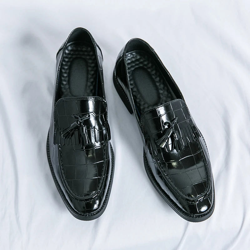 Maxy Classic Men's Casual Loafers Driving Shoes Moccasin Fashion Male Comfortable Slip-On Leather Shoes Men Green Tassel Dress Shoes