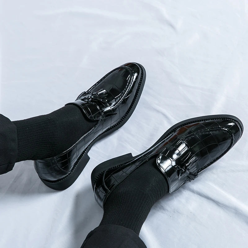 Maxy Classic Men's Casual Loafers Driving Shoes Moccasin Fashion Male Comfortable Slip-On Leather Shoes Men Green Tassel Dress Shoes