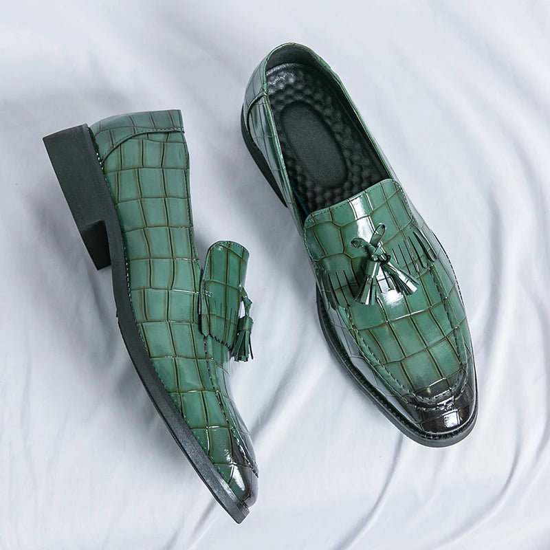 Maxy Classic Men's Casual Loafers Driving Shoes Moccasin Fashion Male Comfortable Slip-On Leather Shoes Men Green Tassel Dress Shoes