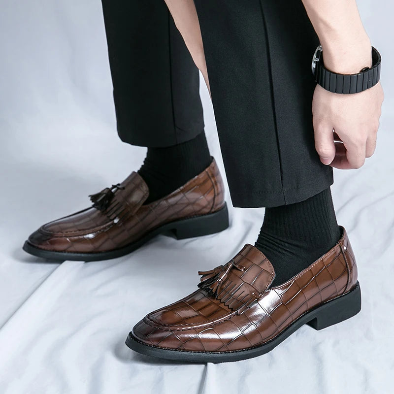 Maxy Classic Men's Casual Loafers Driving Shoes Moccasin Fashion Male Comfortable Slip-On Leather Shoes Men Green Tassel Dress Shoes