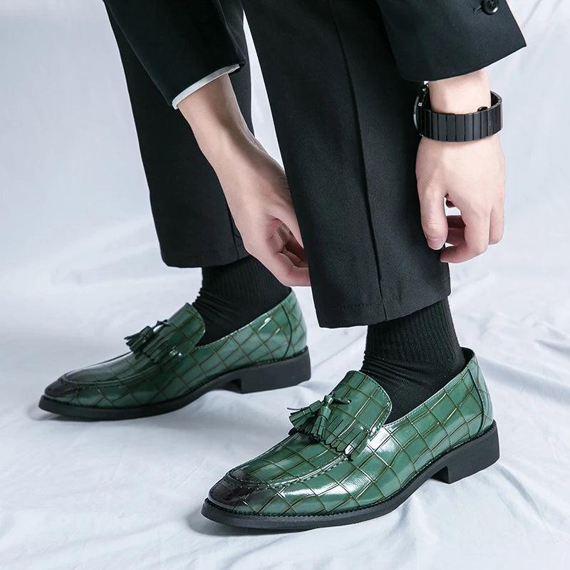Maxy Classic Men's Casual Loafers Driving Shoes Moccasin Fashion Male Comfortable Slip-On Leather Shoes Men Green Tassel Dress Shoes
